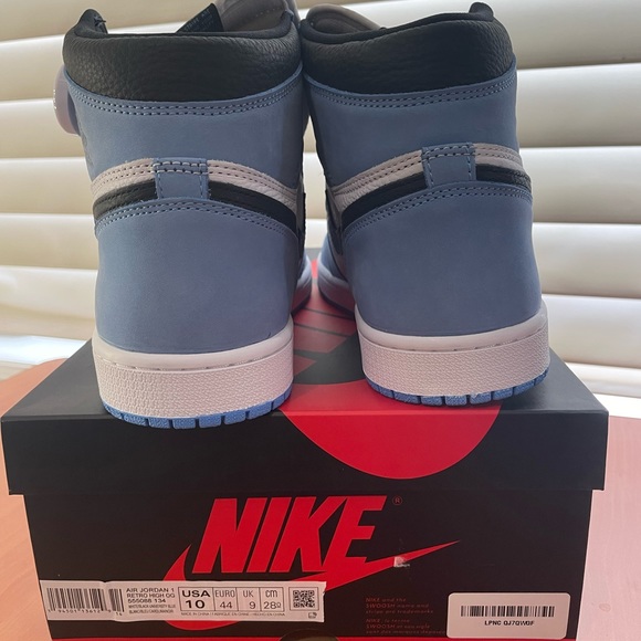 Air Jordan 1 Retro High OG 'University Blue' in size 10 - Picture 3 of 5